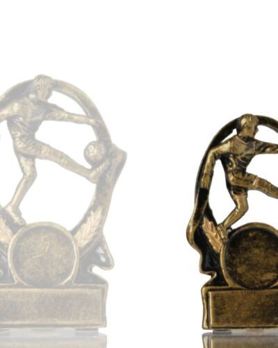 KICK - FOTBALLSTATUETT GUTT H9CM