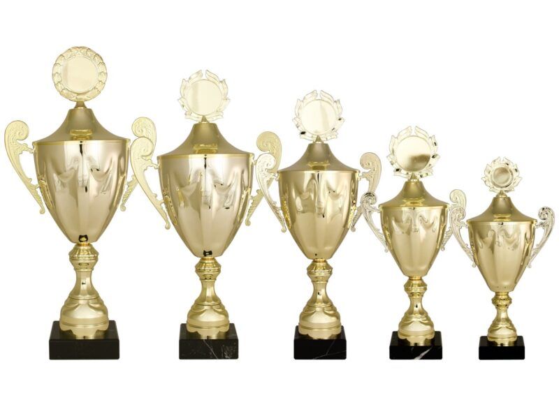 Gullpokalserie på marmor-sokkel